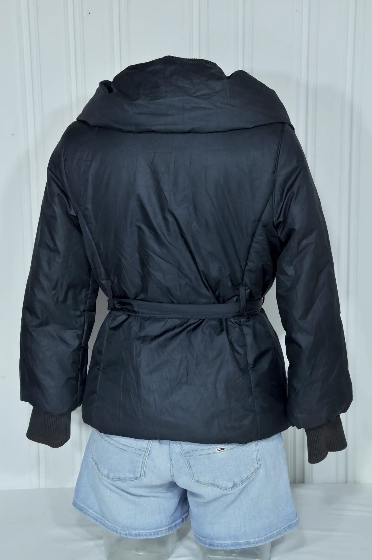 Doudoune femme Levi's noire ceinturée – Taille S