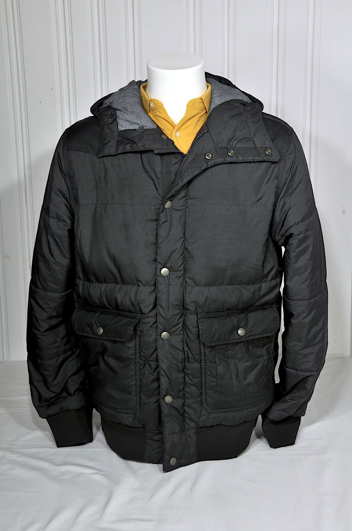 Doudoune Levi’s noire à capuche – Taille L