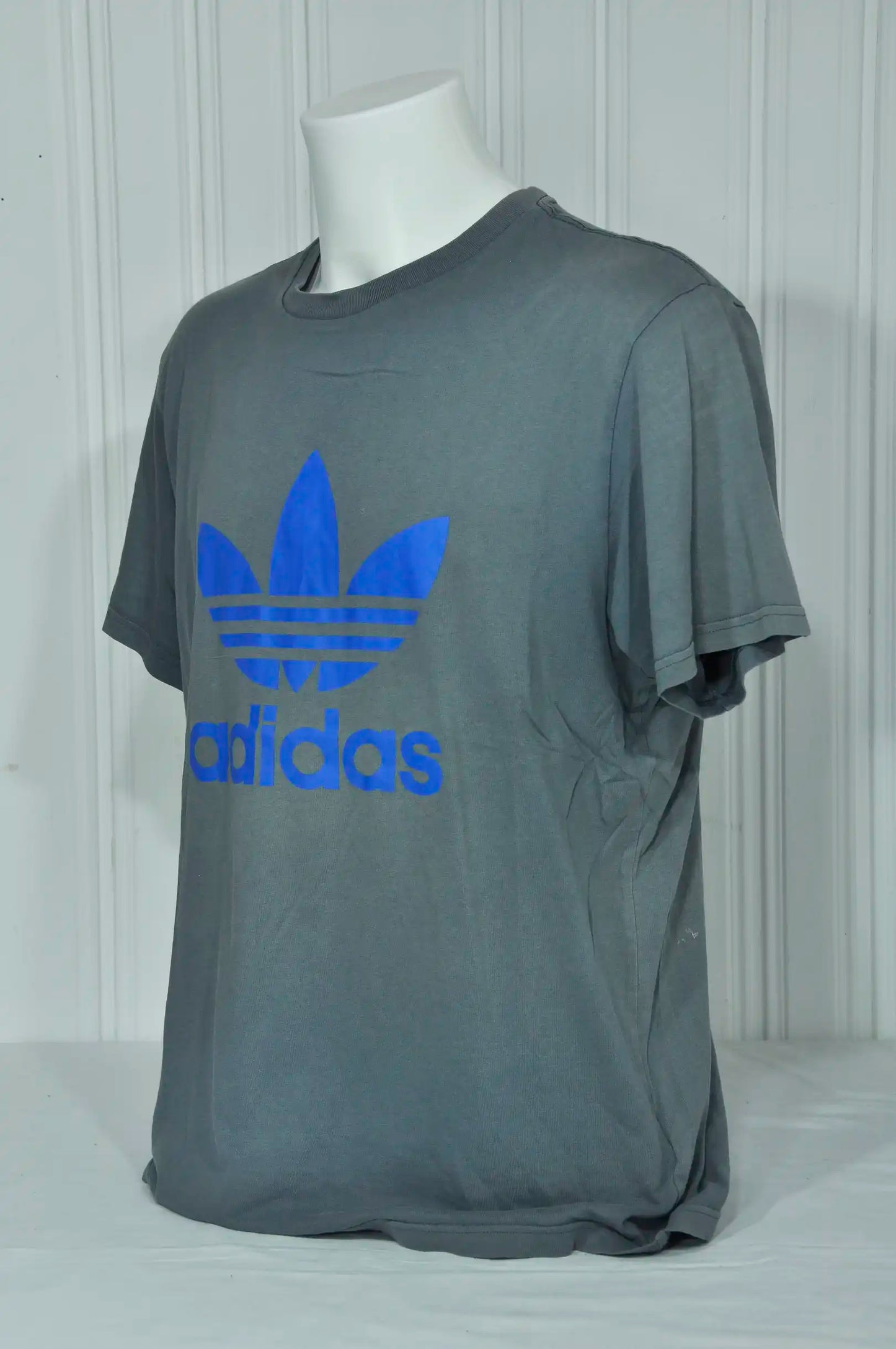 Vintage graues adidas T-Shirt