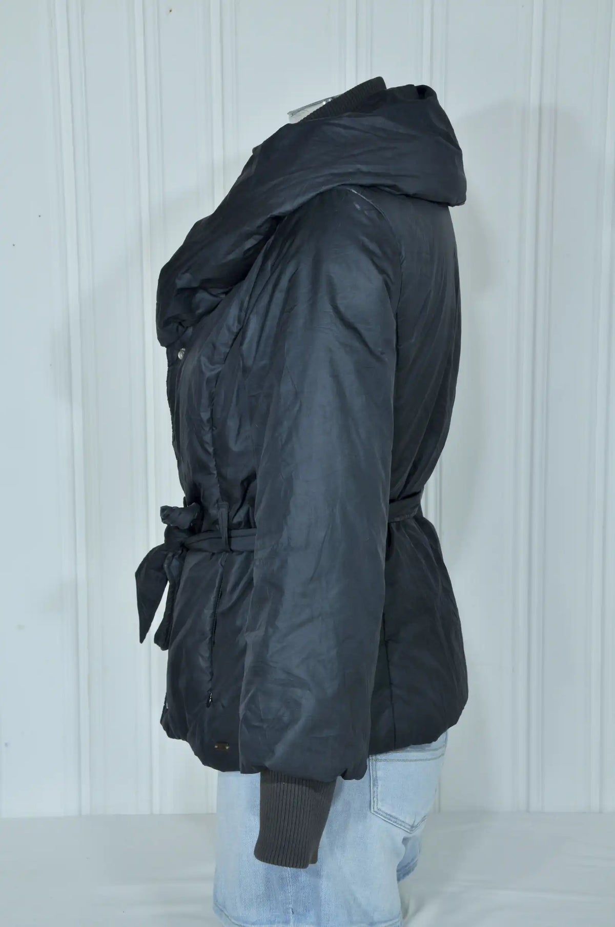 Doudoune femme Levi's noire ceinturée – Taille S