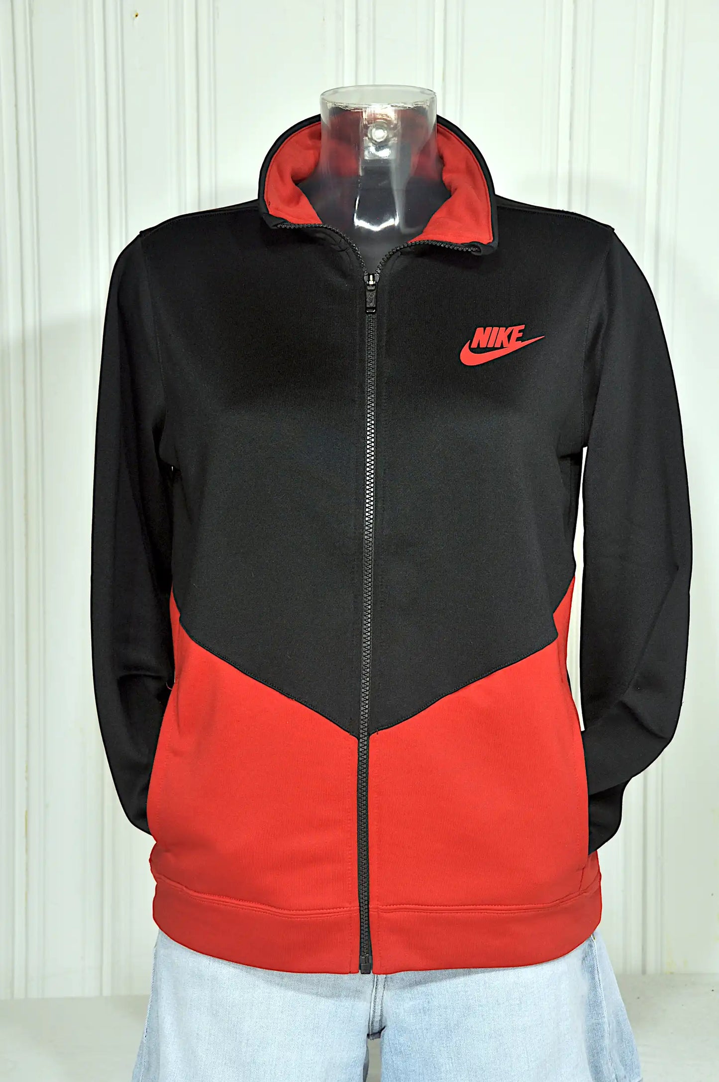 Veste de sport Nike noire et rouge – Junior 156–166 cm