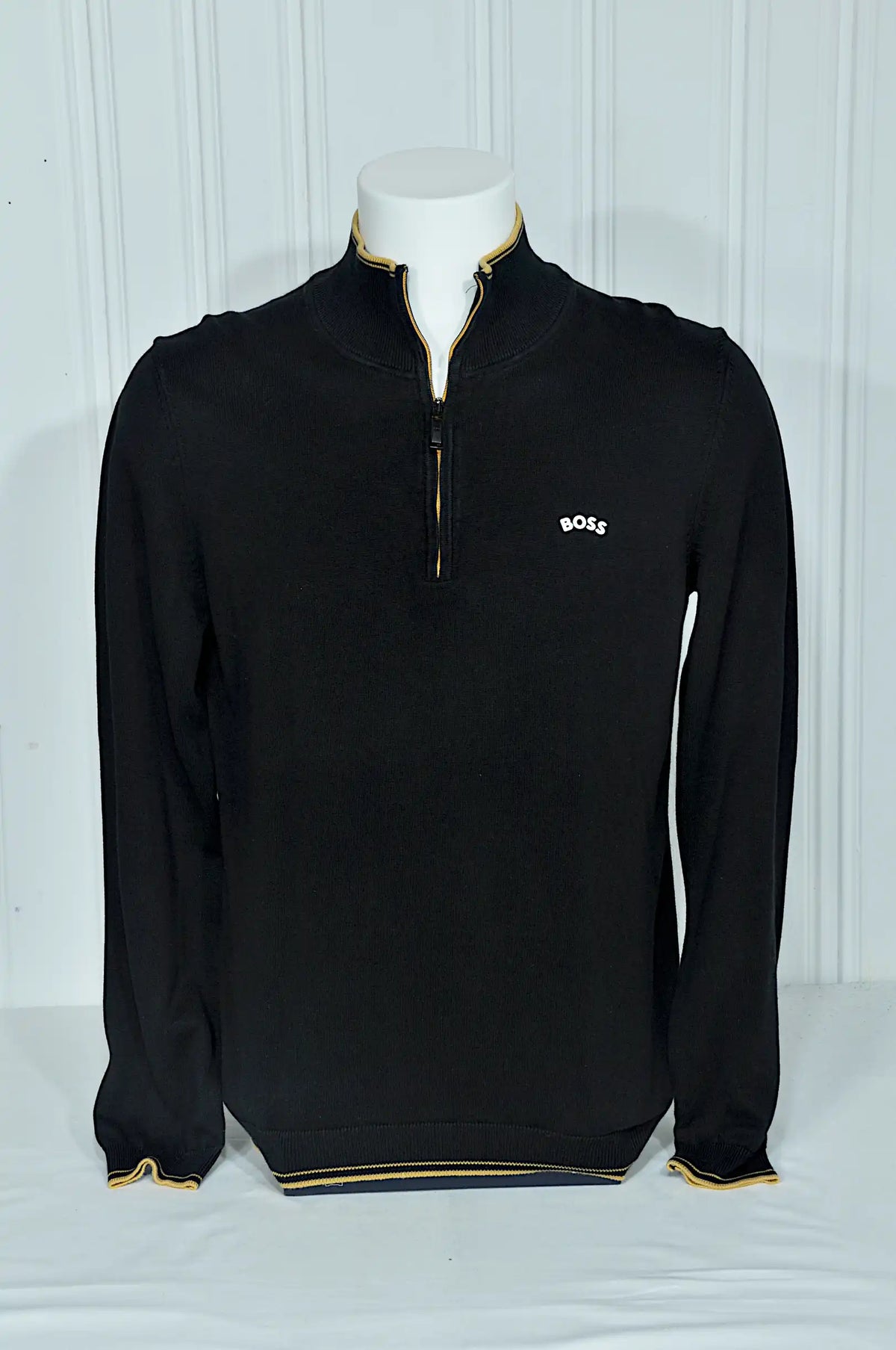 Pull BOSS homme noir à col zippé – Détails jaunes – Taille M