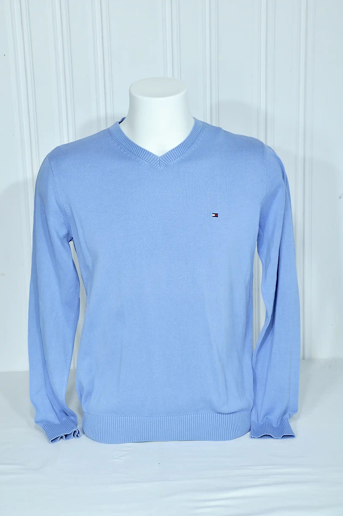 Pull Tommy Hilfiger homme bleu ciel à col V – Taille M